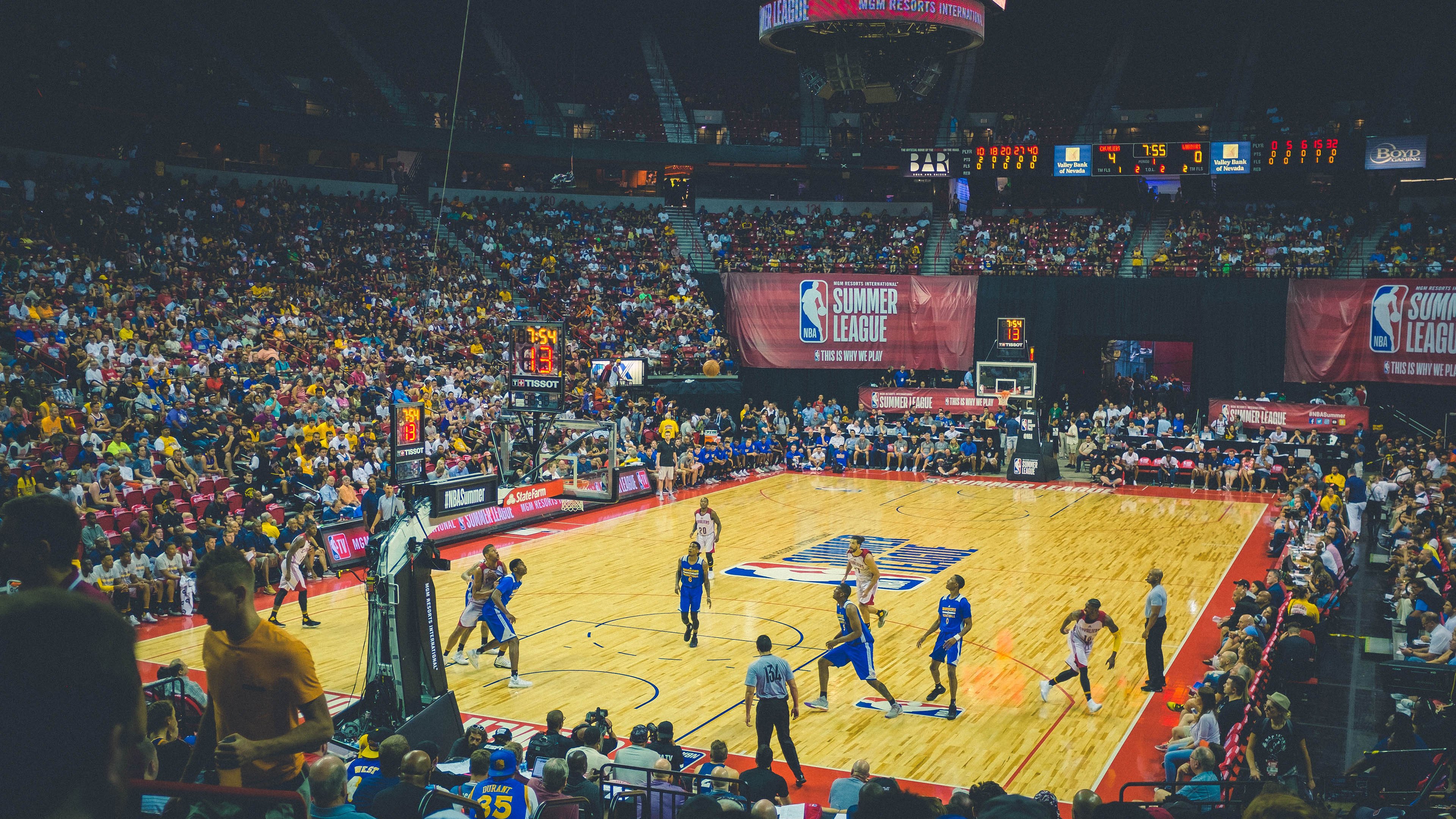 “惊心瞬间:赛场上的火花四溅”